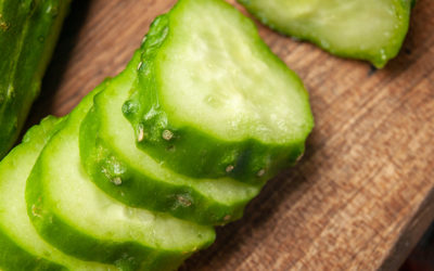 Receita super refrescante de sunomono, a salada de pepino japonês